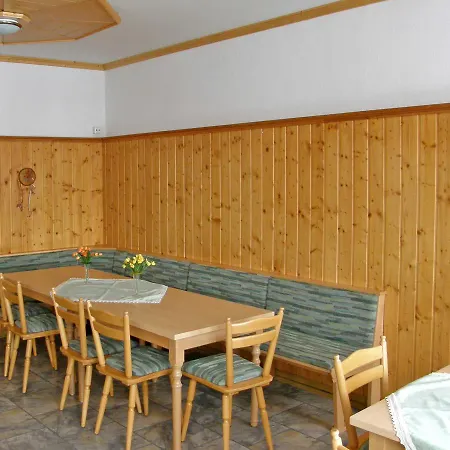 In Neuwernsdorf Erz 1080 Apartment *