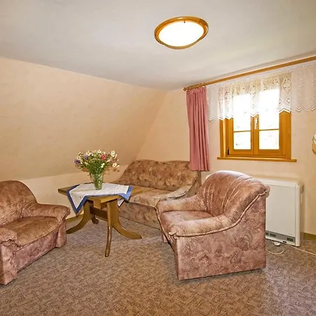 Apartment In Neuwernsdorf Erz 1080